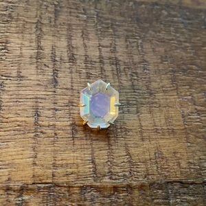 Individual iridescent Kendra Scott Morgan earring